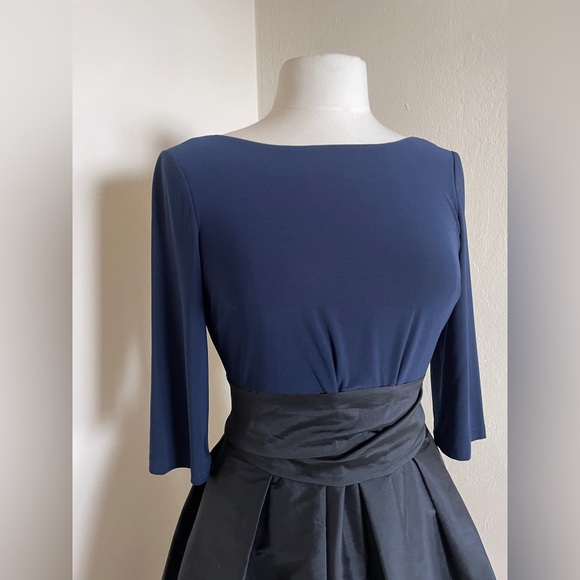 ADRIANNA PAPELL | Bateau Neck Two-Tone Short Dress, Size 6 - Picture 5 of 10